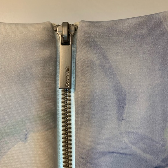 Calvin Klein Blue and White Sheath Dress V-Neck Midi - Picture 6 of 6